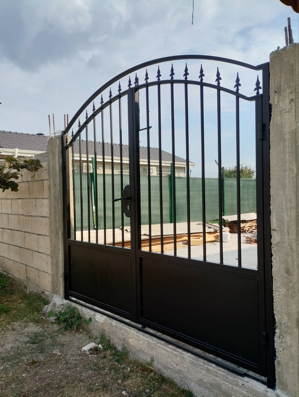 Изработка и монтаж на метални врати за град Варна